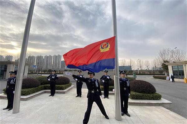 淮南市公安局隆重舉行慶祝2021年中國(guó)人民警察節(jié)警旗升旗儀式